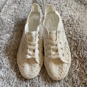 NWT Lace shoes